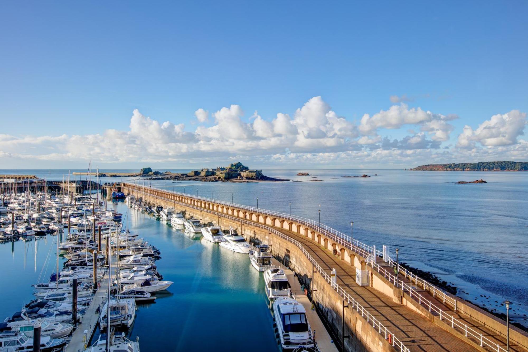 Radisson Blu Waterfront Hotel, Jersey Saint Helier Exterior photo